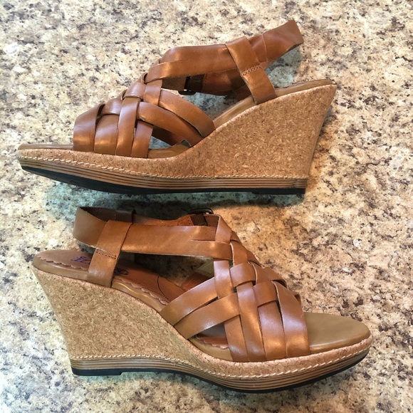 clarks leather wedge sandals